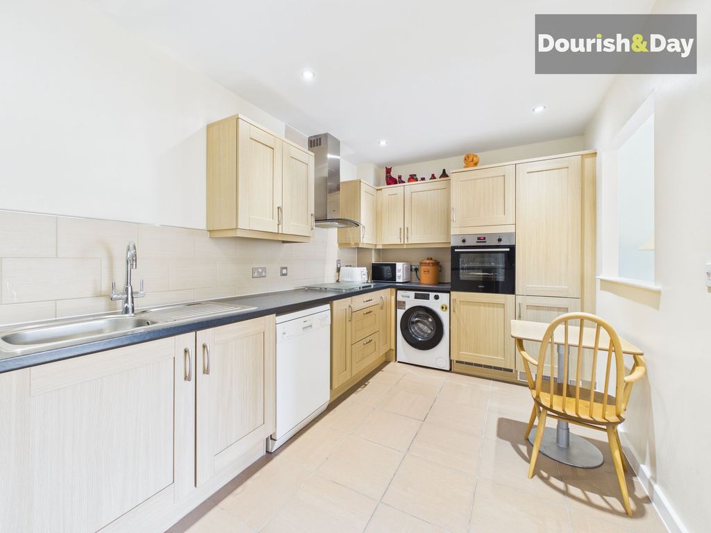 2 bed flat for saleTildesley Close, Penkridge ST19 photo 3