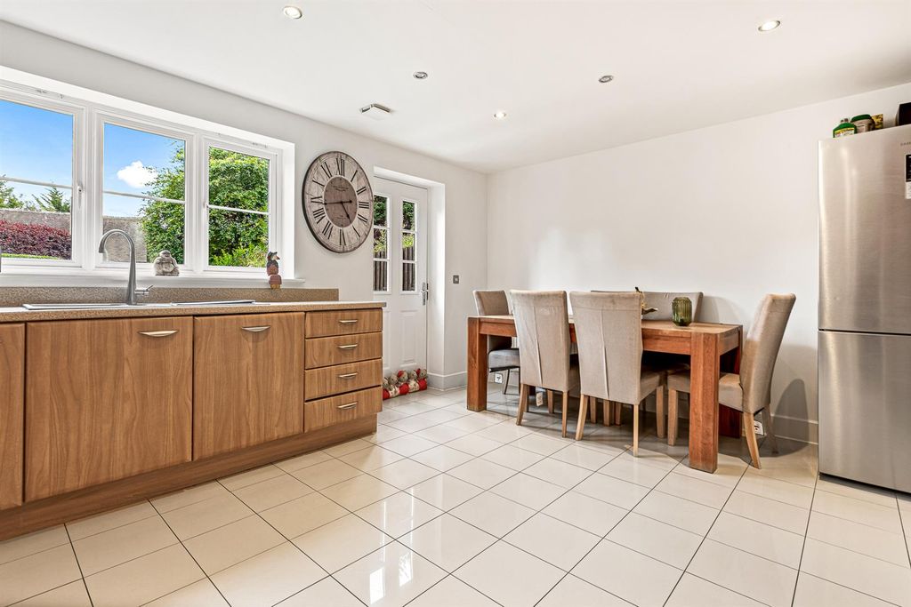Additional image 2 of 5 bed end terrace house for saleElm Tree Court, Leicester LE2