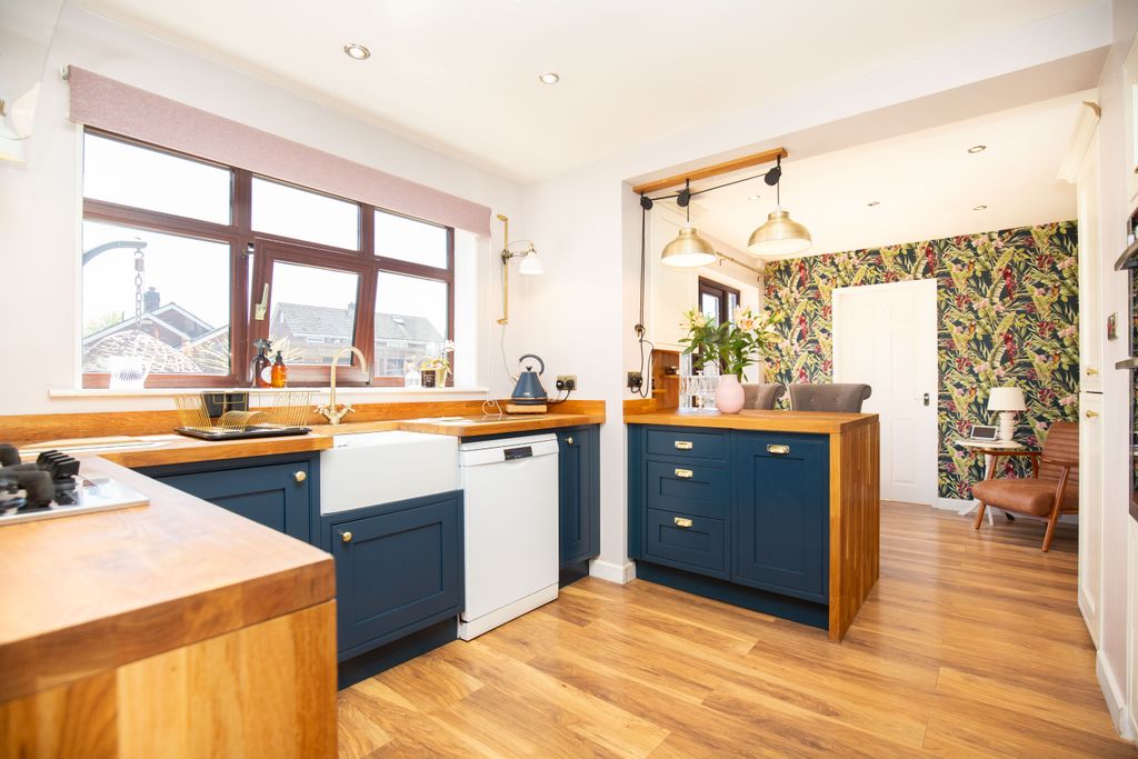 4 bed detached house for saleHome Farm Close, Witherley CV9 photo 3