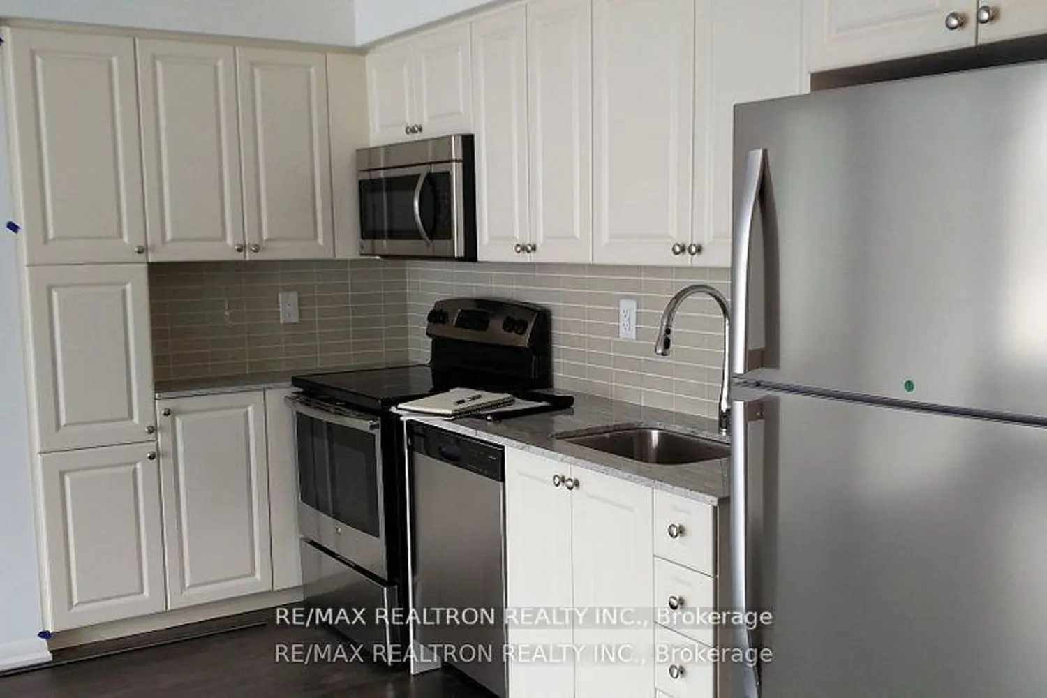 Additional image 9 of 830 Lawrence Avenue 917