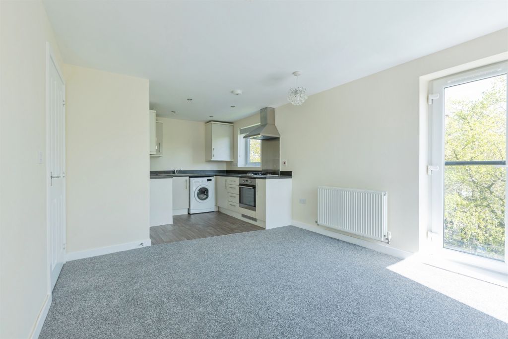 2 bed flat for salePavilion Close, Leicester LE2 photo 3