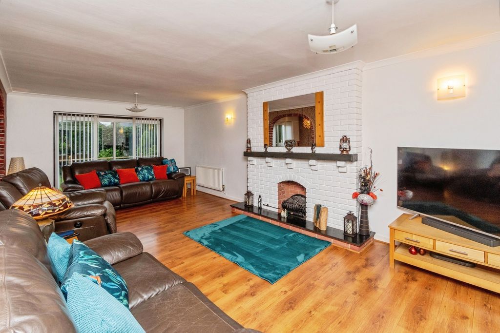 4 bed detached house for salePool Close, Shareshill, Wolverhampton, Staffordshire WV10 photo 4