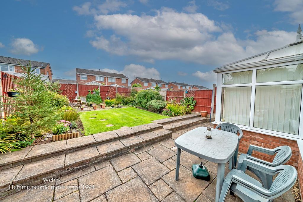 3 bed semi-detached house for saleHigh Croft, Aldridge, Walsall WS9 photo 4