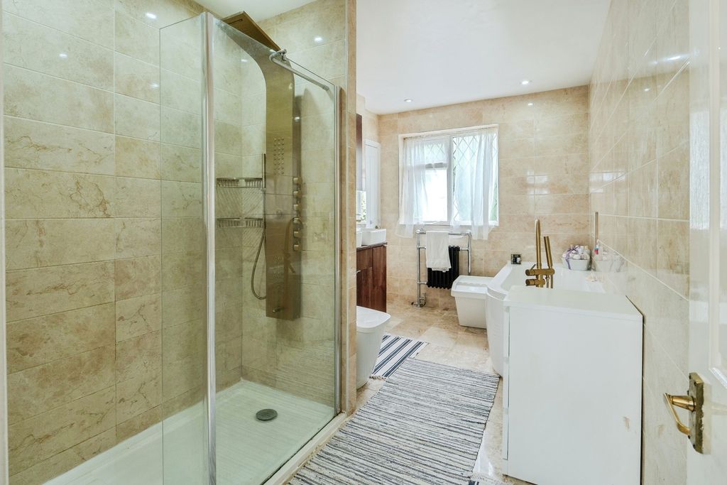 Additional image 14 of 6 bed detached house for saleGleneagles, Tamworth, Staffordshire B77