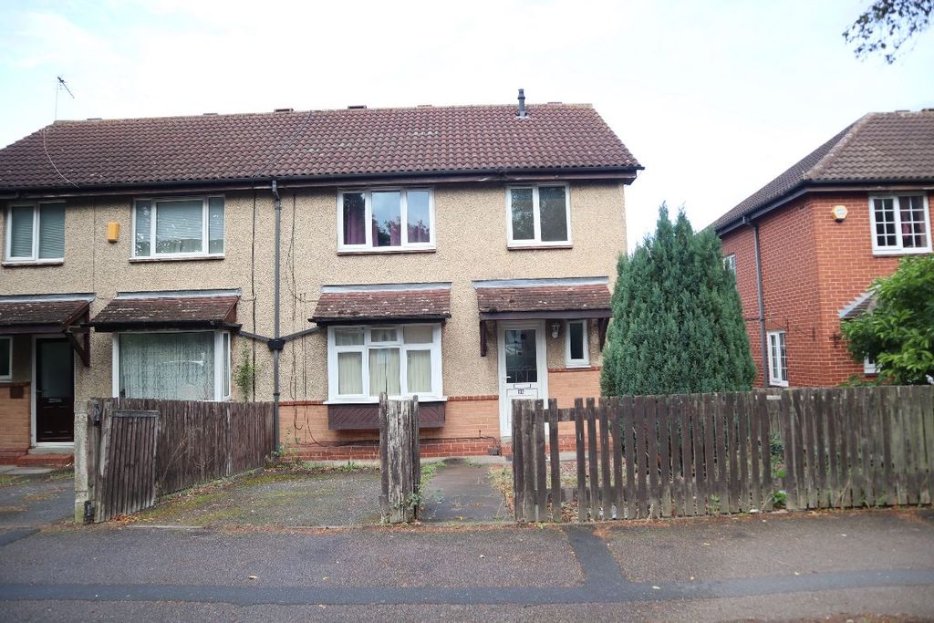 3 bed semi-detached house for saleThe Fairway, Leicester LE2