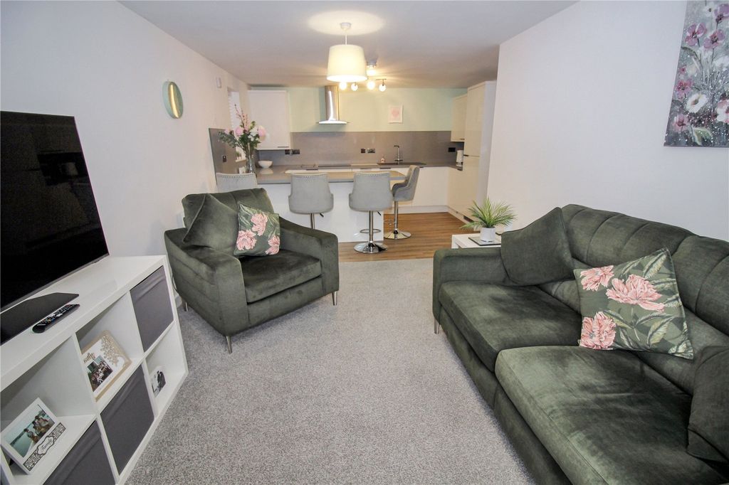 Additional image 5 of 2 bed flat for saleCloatley Crescent, Royal Wootton Bassett, Swindon, Wiltshire SN4