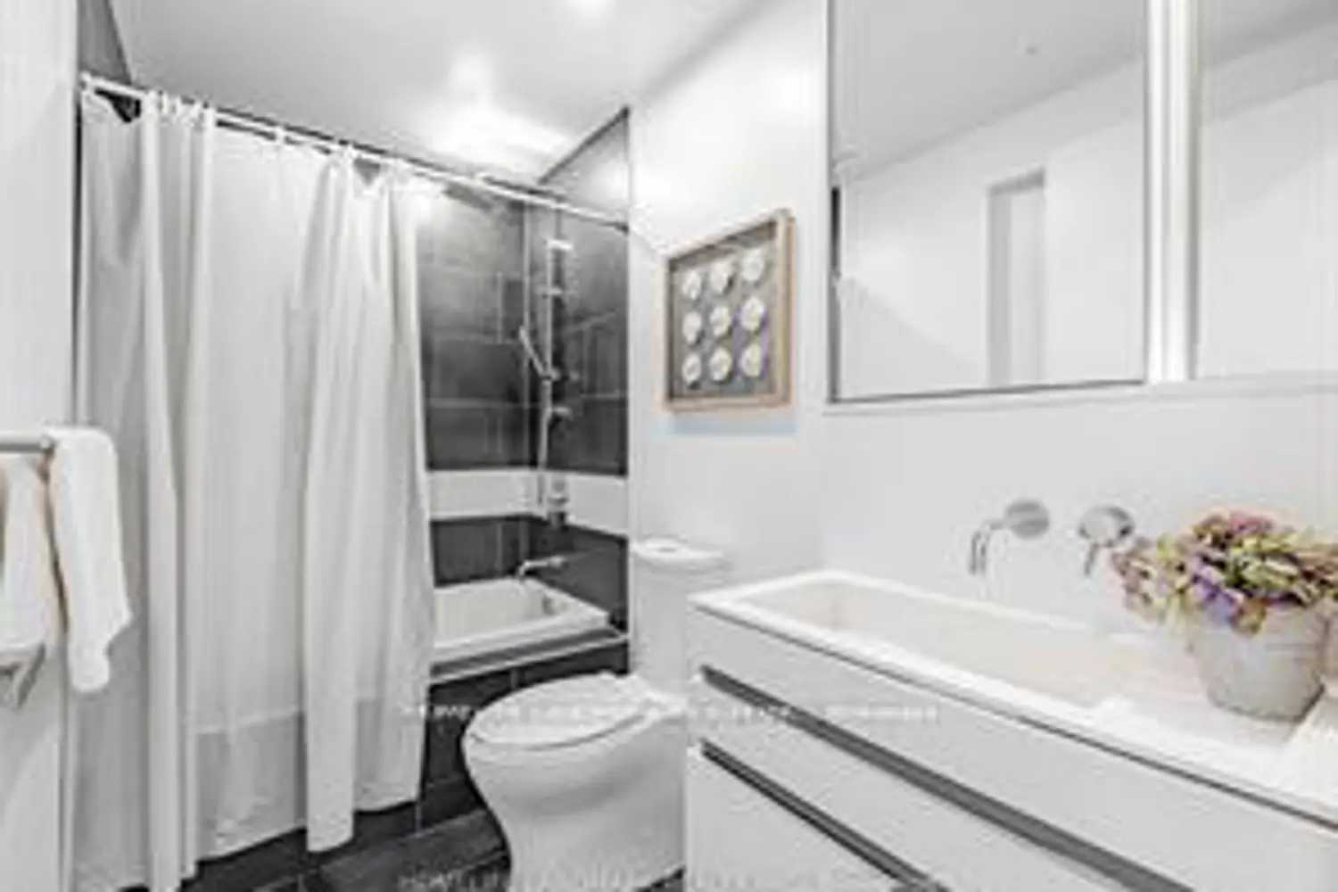 Additional image 4 of 197 Yonge Street 4211