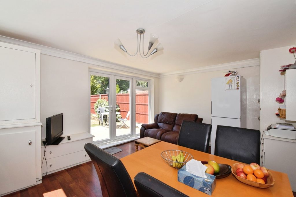 Additional image 15 of 3 bed semi-detached house for saleKent Crescent, Wigston, Leicestershire LE18