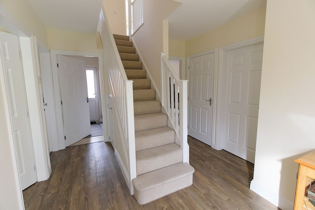 4 bed detached house for saleShepherd Close, Hamilton, Leicester LE5 photo 3