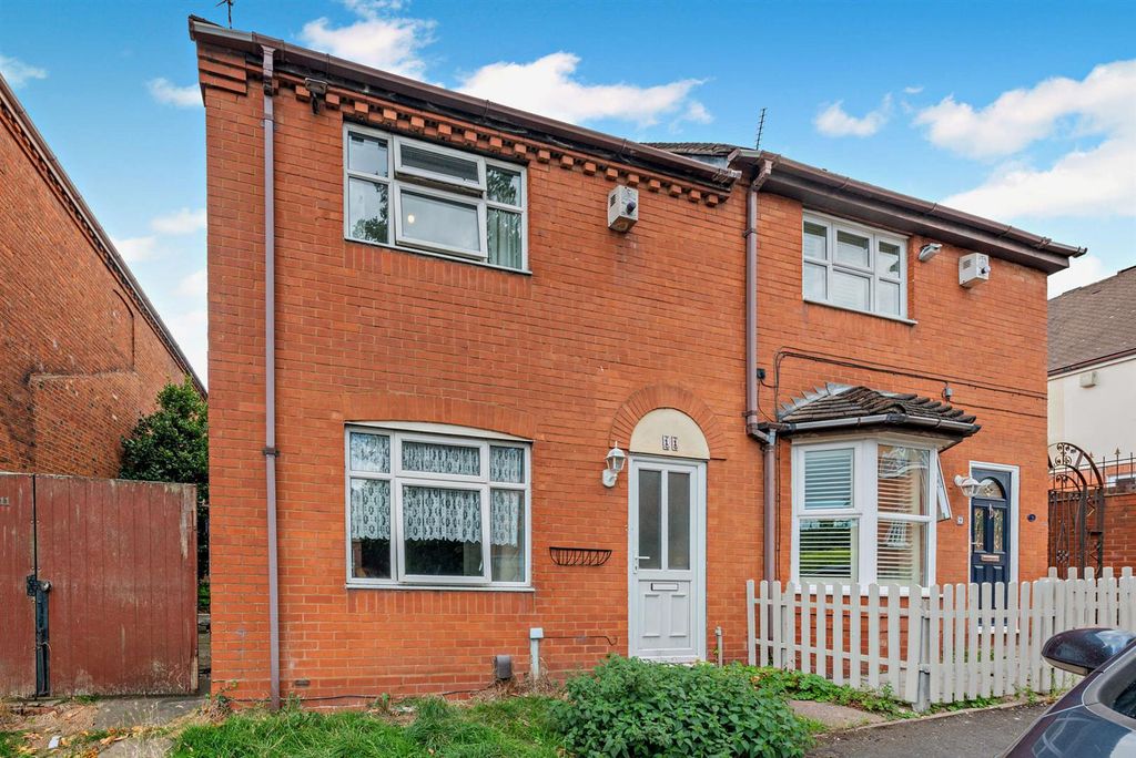 3 bed semi-detached house for saleNorth Street, Atherstone CV9