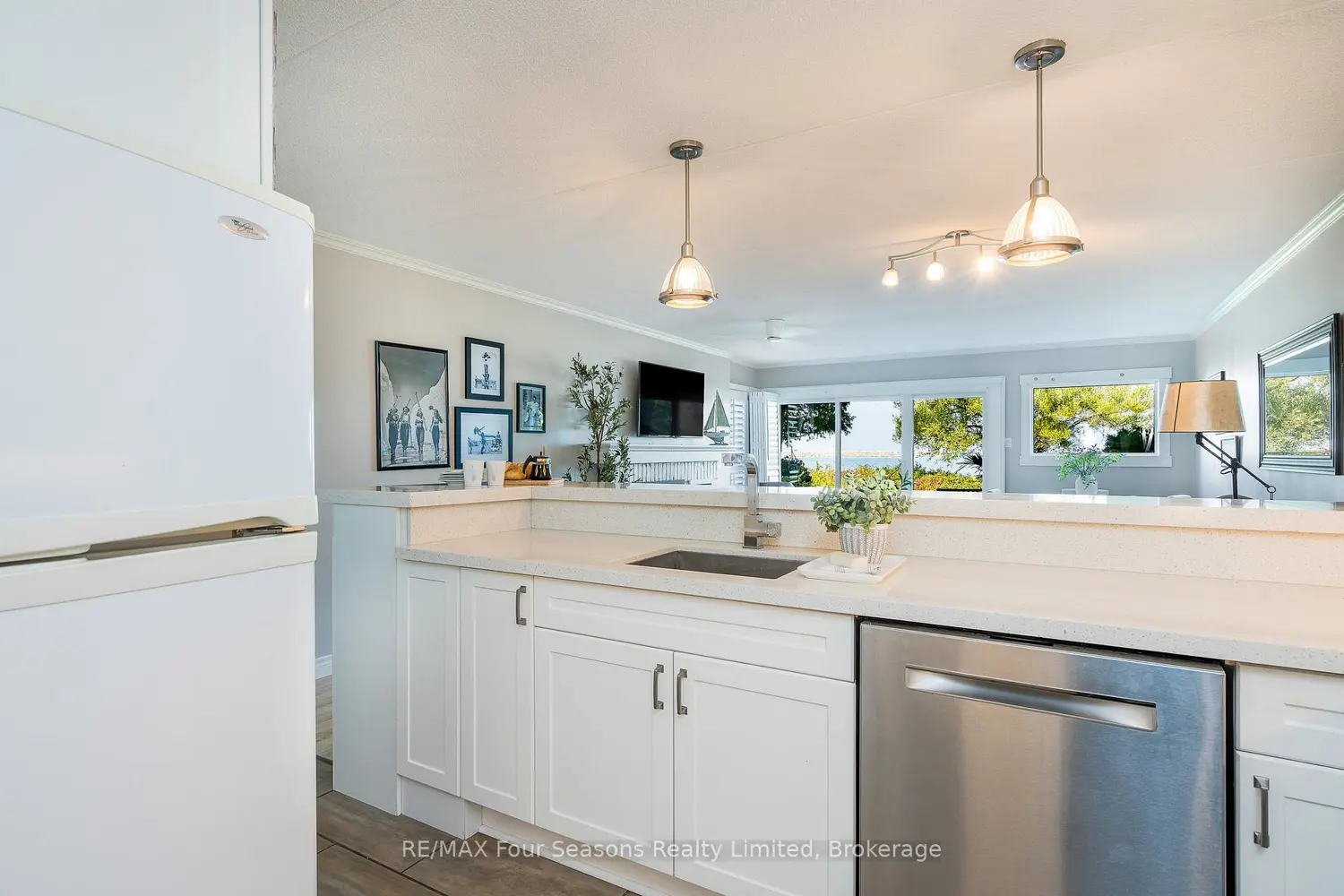 Additional image 10 of 44 Trott Boulevard 24