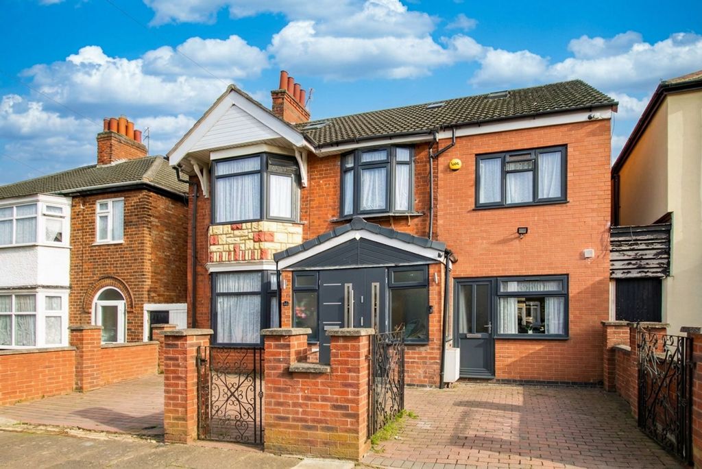 7 bed detached house for saleShipley Road, Leicester LE5
