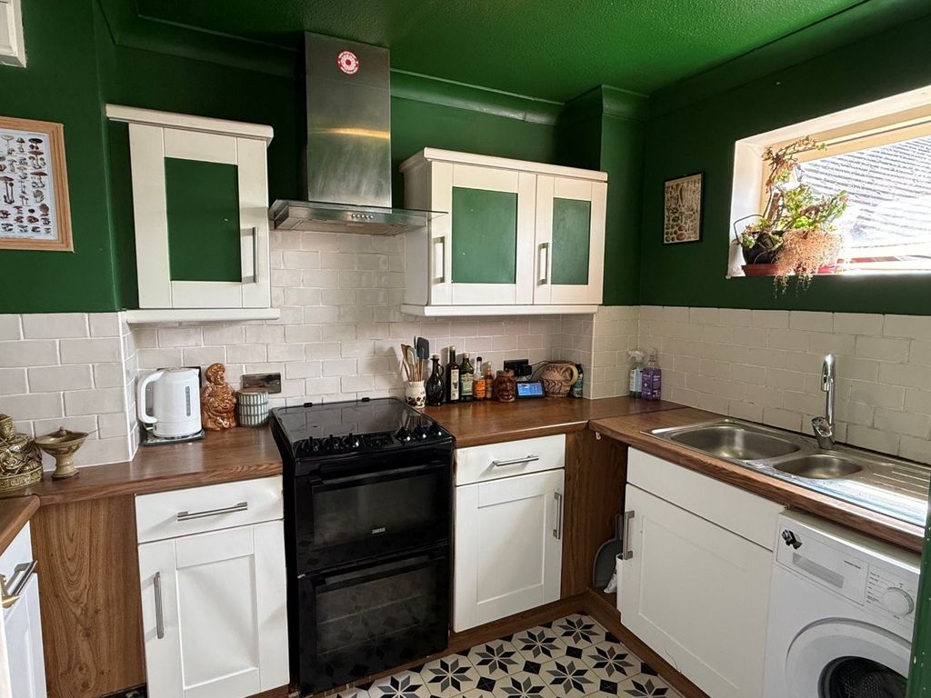 Additional image 5 of 2 bed flat for saleSt Edmunds Church Street, Salisbury SP1