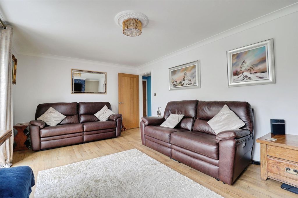 4 bed detached house for saleMinnie Close, Halmer End, Stoke-On-Trent ST7 photo 4