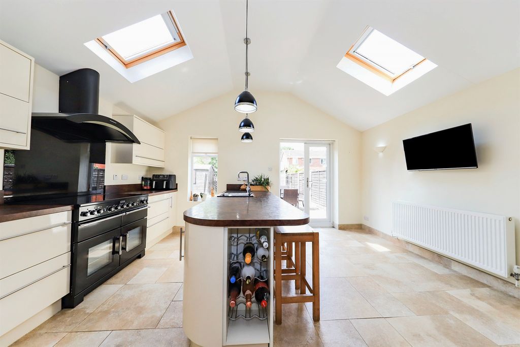 Additional image 3 of 4 bed detached house for salePrimrose Gardens, Featherstone, Wolverhampton WV10