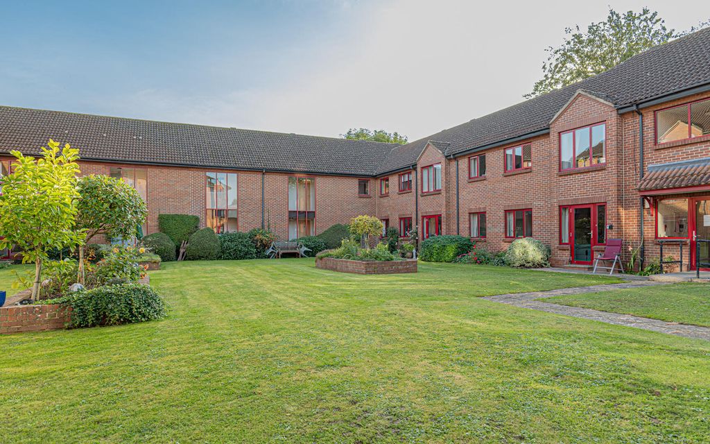 2 bed property for saleCrown House, Melksham SN12