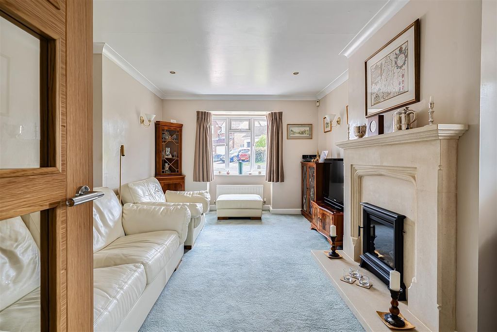 4 bed detached house for saleNeate Road, Devizes SN10 photo 4
