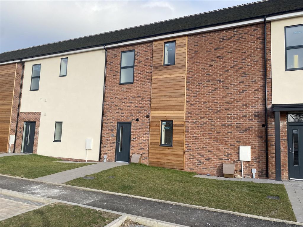 Additional image 2 of 3 bed town house for saleChetwynd Court, Stafford ST17