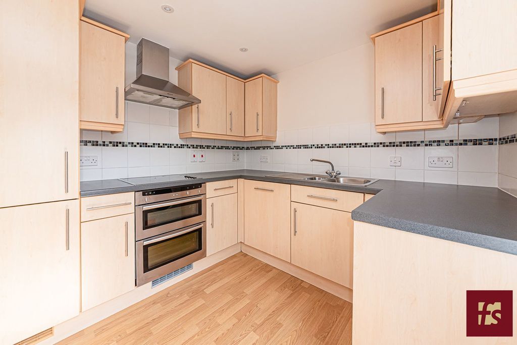 Additional image 7 of 2 bed flat for saleHeath Hill Road South, Crowthorne, Berkshire RG45