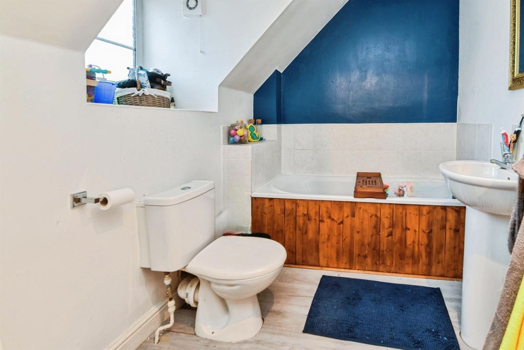 Additional image 9 of 4 bed semi-detached house for saleBowmans Court, Melksham SN12
