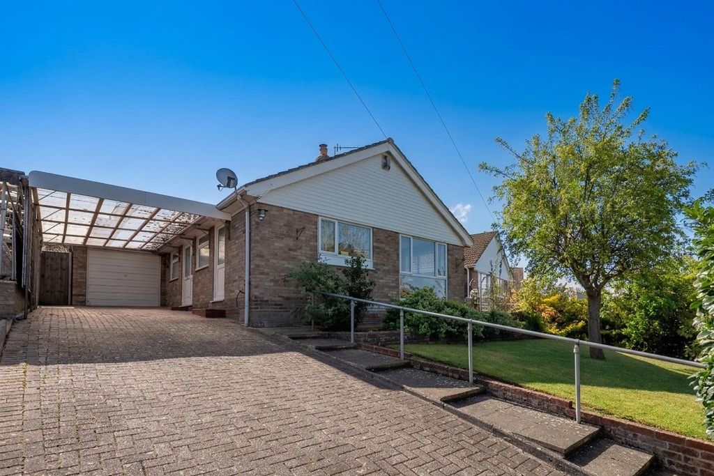 3 bed detached bungalow for saleHighlands, Potterne, Devizes SN10