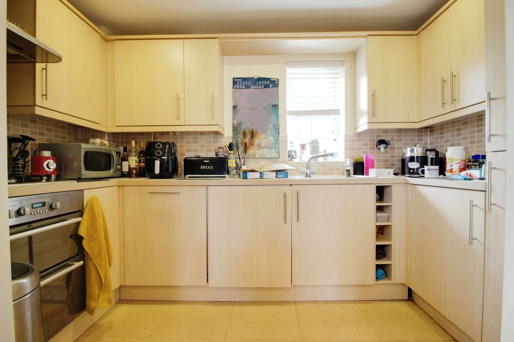 2 bed flat for saleDeneb Drive, Oakhurst SN25 photo 3