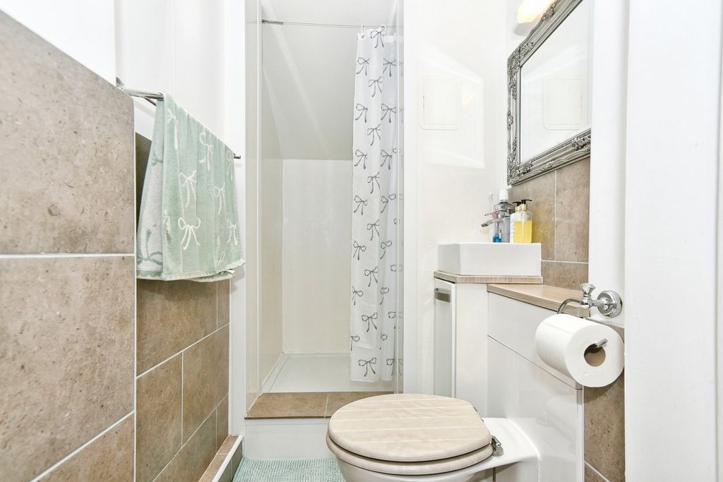 Additional image 7 of 1 bed flat for saleThomas Street, Swindon, Wiltshire SN2
