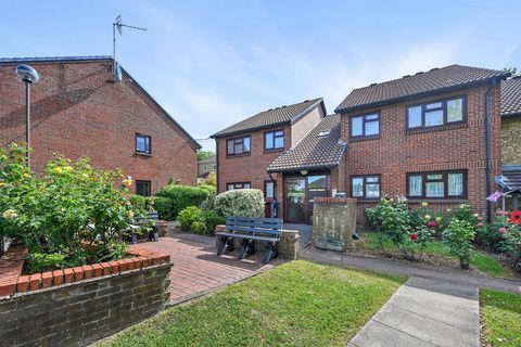 Bladon Gardens, North Harrow HA2