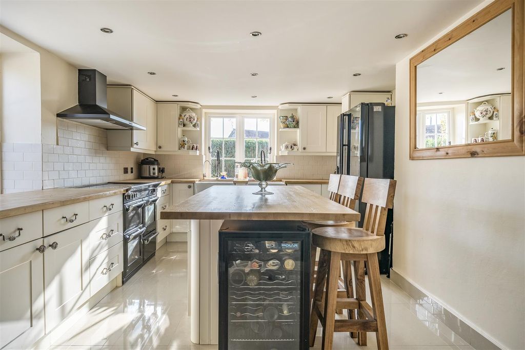 Additional image 4 of 5 bed detached house for saleSandy Lane, Chippenham SN15