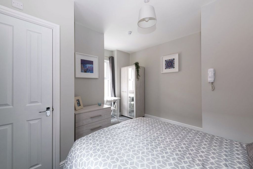 Additional image 24 of 10 bed terraced house for saleMilton Road, Swindon SN1