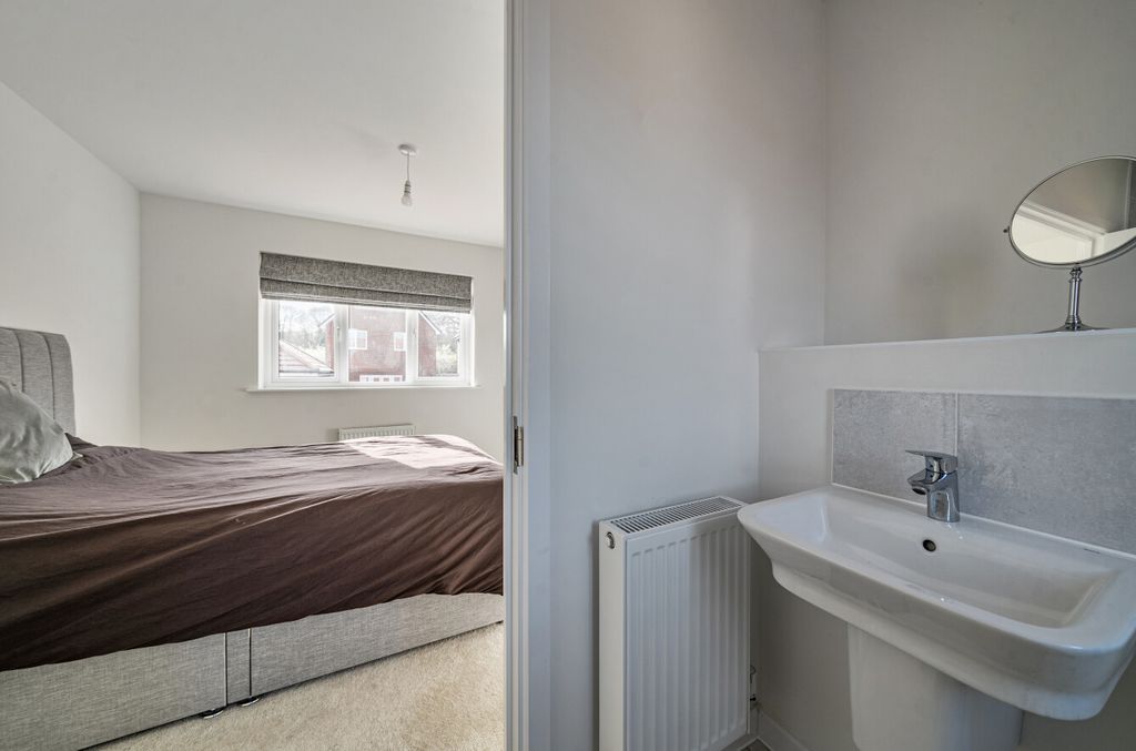 Additional image 15 of 4 bed semi-detached house for saleHeythorp Park, Binfield, Bracknell, Berkshire RG42