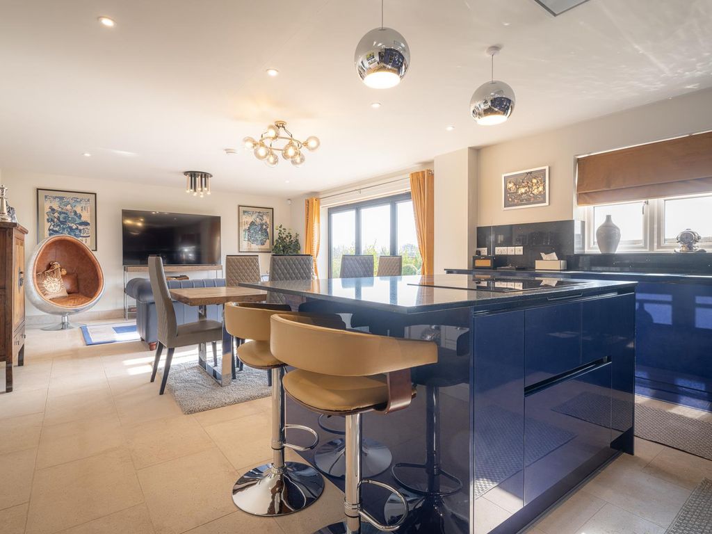 Additional image 6 of 4 bed detached house for saleThe Shearings, Sutton Benger, Chippenham, Wiltshire SN15
