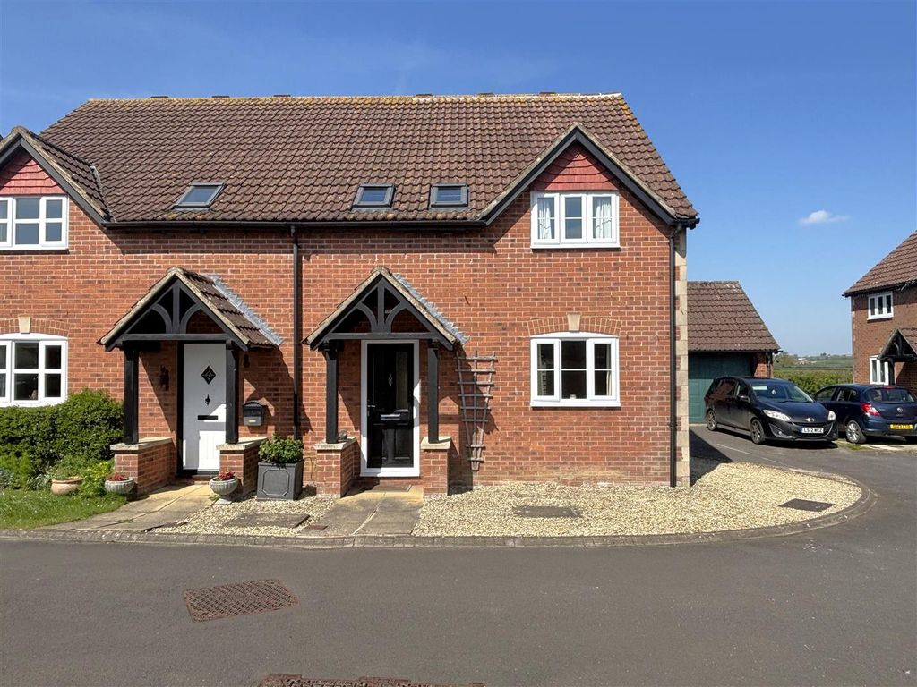 3 bed semi-detached house for saleChestnut Drive, Bulkington, Devizes SN10