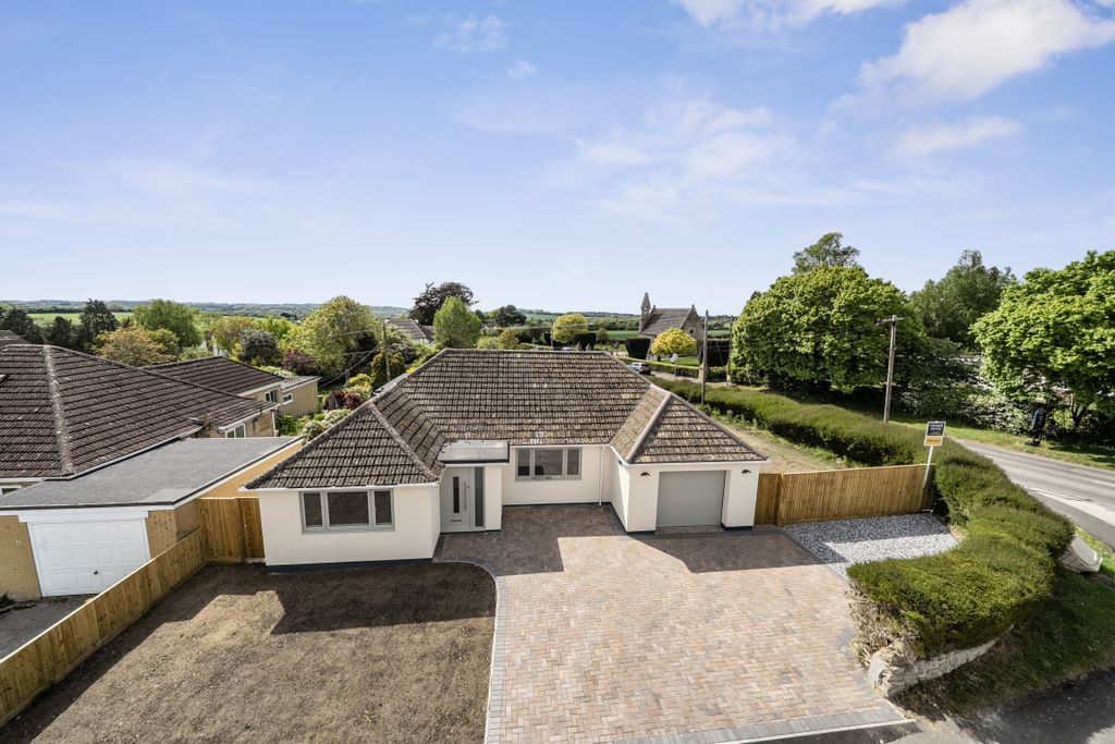 4 bed bungalow for saleBotany, Highworth, Swindon SN6