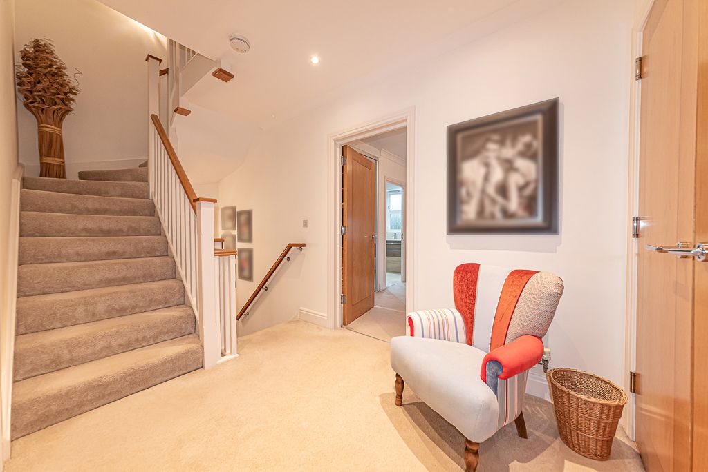 Additional image 17 of 4 bed town house for saleGatcombe Crescent, Ascot, Berkshire SL5