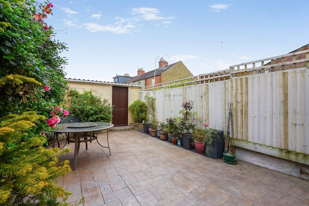 Additional image 15 of 4 bed terraced house for saleKent Road, Swindon SN1