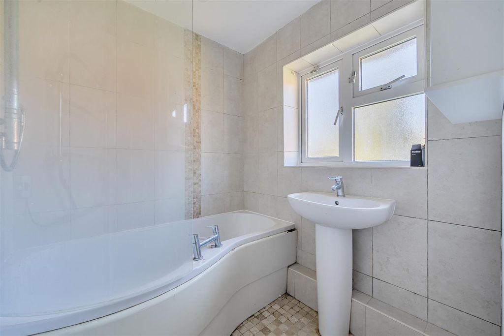 Additional image 11 of 3 bed semi-detached house for saleCricket Field Grove, Crowthorne, Berkshire RG45