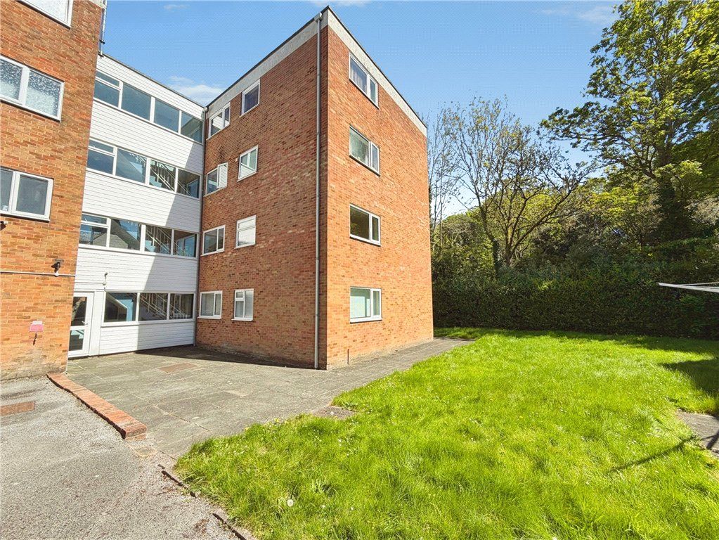 2 bed flat for saleMiddlebridge Street, Romsey, Hampshire SO51