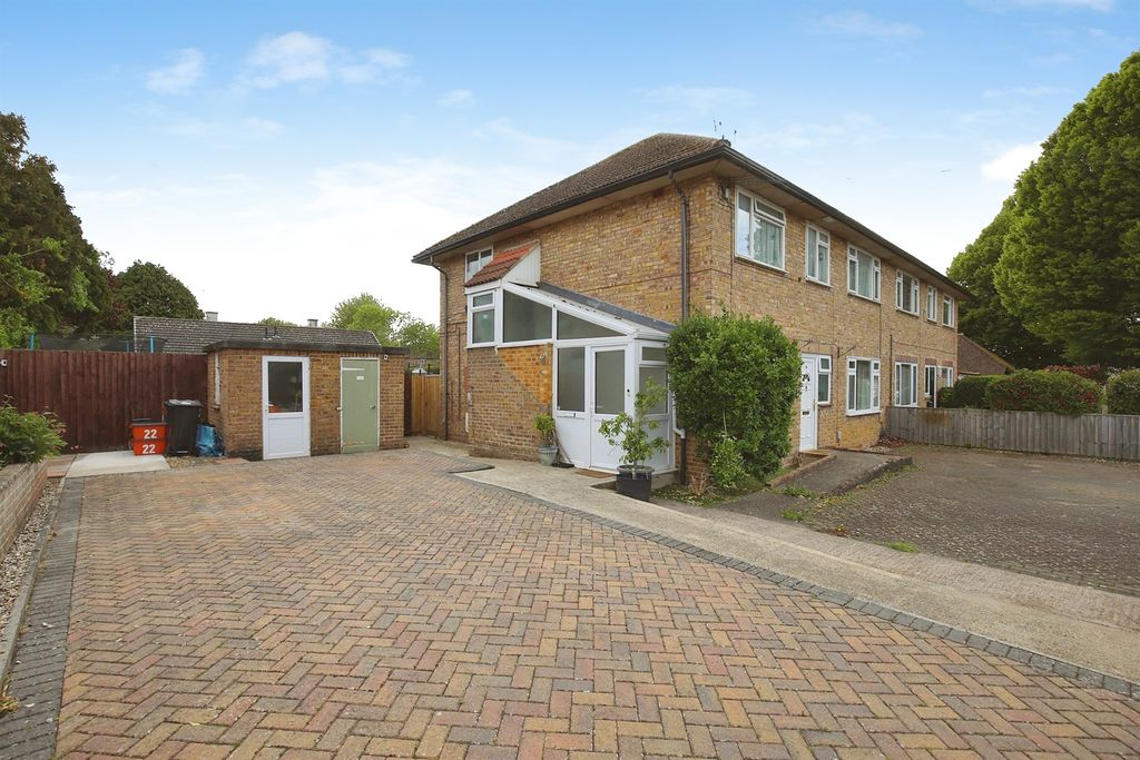 2 bed flat for saleGreen Valley Avenue, Swindon SN25