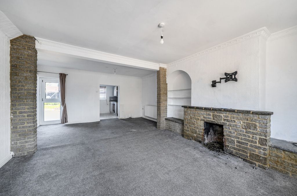Additional image 3 of 3 bed semi-detached house for saleStation Road, Chiseldon, Swindon SN4