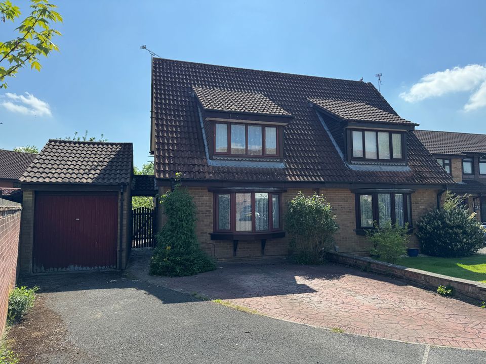 3 bed semi-detached house for saleMaldwyn Close, Middleleaze, Swindon SN5