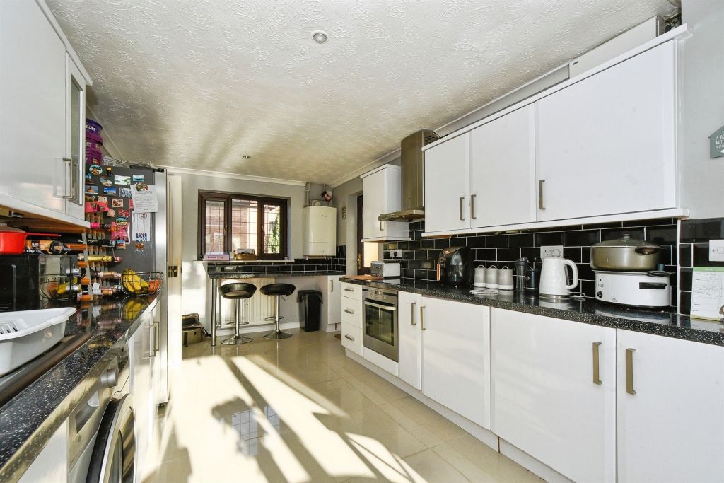 Additional image 3 of 4 bed detached house for saleBoundary Close, Swindon SN2