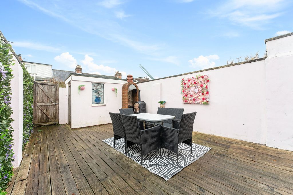 Additional image 21 of 4 bed terraced house for saleWyndham Road, Salisbury SP1