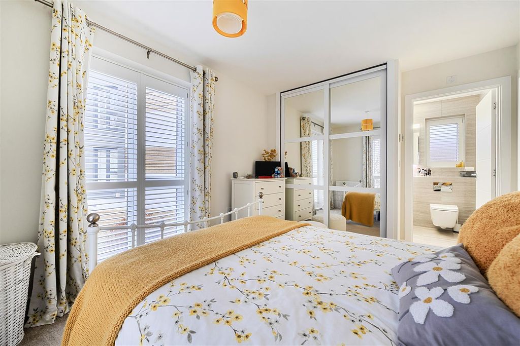 Additional image 12 of 3 bed detached house for saleStirling Close Crowthorne, Berkshire RG45