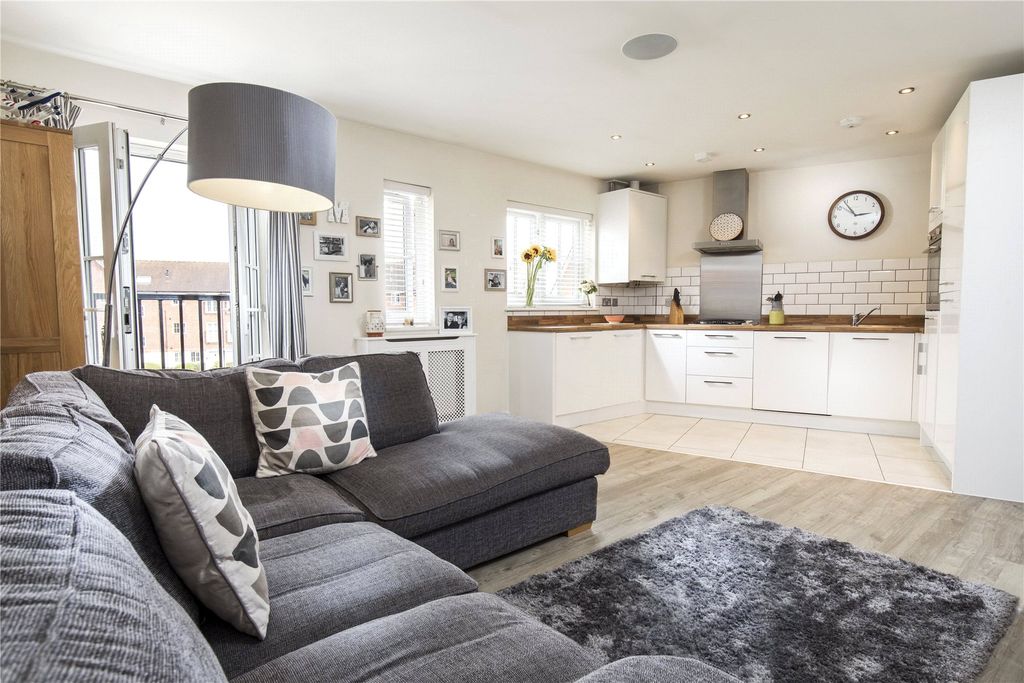 Additional image 3 of 2 bed flat for saleFulmar Crescent, Bracknell, Berkshire RG12