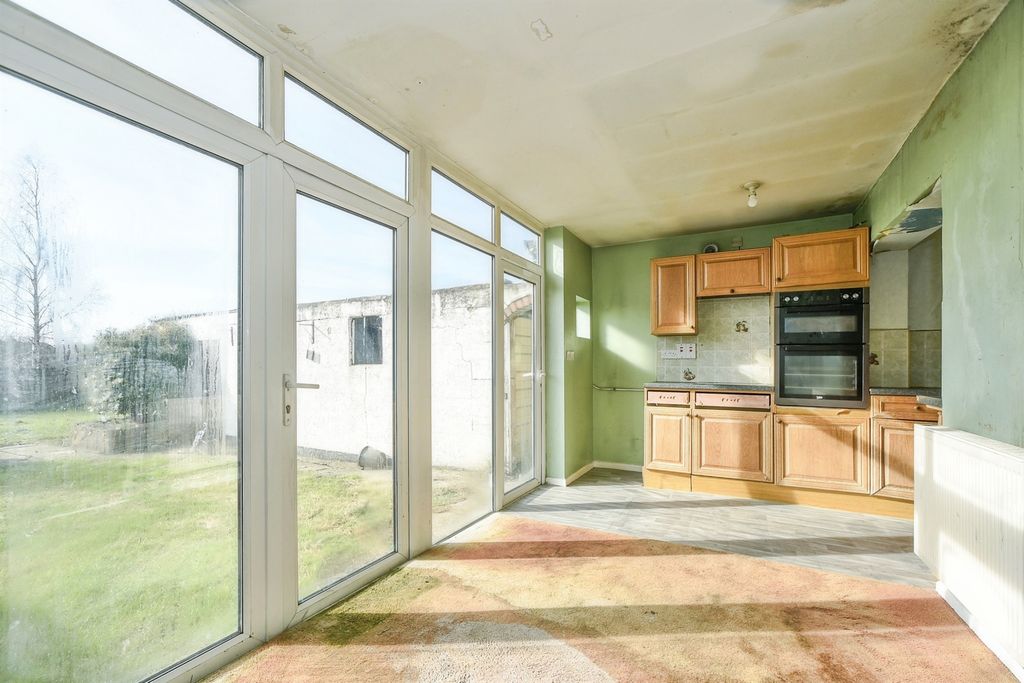 Additional image 2 of 3 bed semi-detached house for saleOxford Road, Swindon SN3