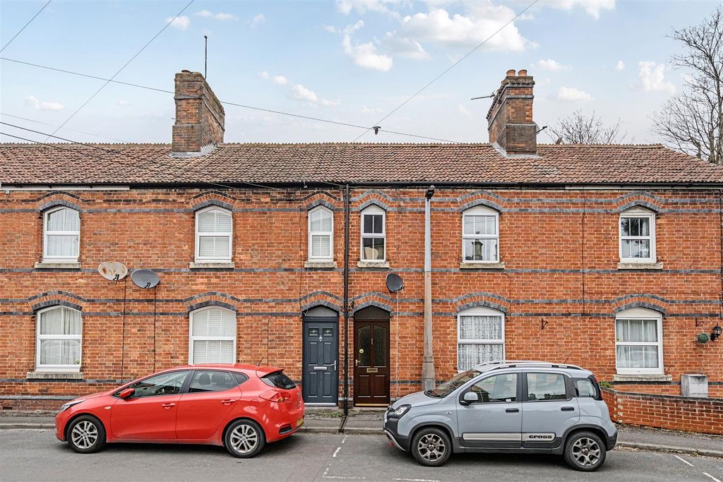 2 bed terraced house for saleEstcourt Crescent, Devizes SN10