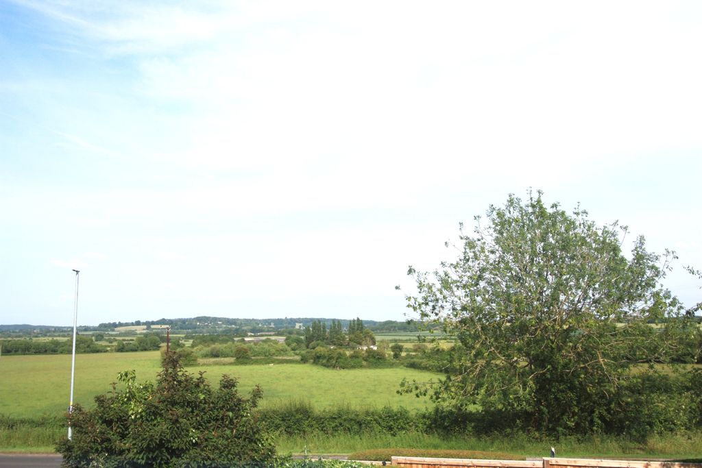 Additional image 3 of 4 bed detached house for salePriory Green, Highworth SN6