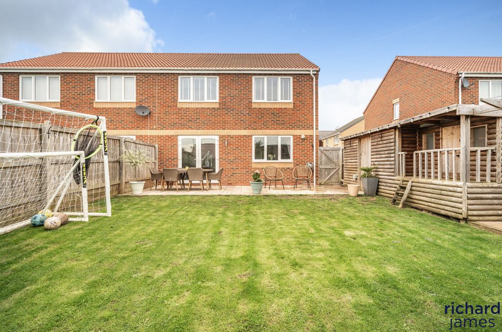 3 bed semi-detached house for saleWillis Way, Purton, Purton SN5
