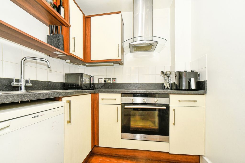 Additional image 6 of 1 bed flat for saleThomas Street, Swindon, Wiltshire SN2